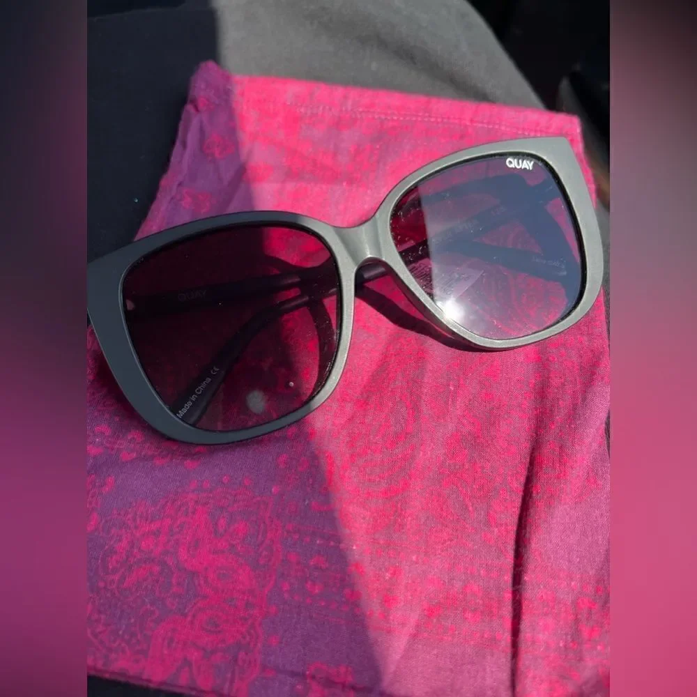 Quay Ever After Frame Matte Black / Lens Smoke Fade 125 NWT  $90